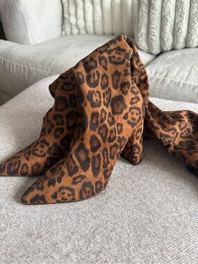 NWT Express Leopard Print Thigh High Boots Size 8 Pointed Toe Heels